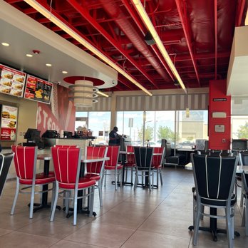 Steak ’n Shake - the interior of a fast food restaurant - Burgers Near Me - Yucca Valley, California Steak ’n Shake - the interior of a fast food restaurant - Burgers Near Me - Yucca Valley, California