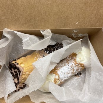 Mike's Pastry - Chocolate ricotta and regular ricotta (I asked for yellow cream) - Bakeries Near Me - Boston, Massachusetts