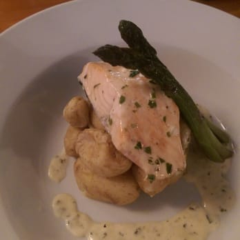Bull Hotel - Salmon.. - Hotels Near Me - Holyhead, GWN