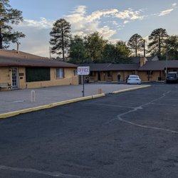 Payson Inn & Suites - 1950's vibe. Not in a good way.