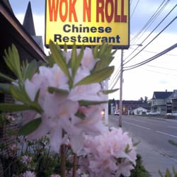 Wok and Roll Chinese Restaurant - Outside of my fave Chinese place.