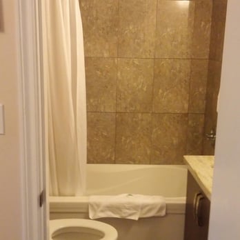 Barclay Hotel - Bathroom - Hotels Near Me - Vancouver, British Columbia