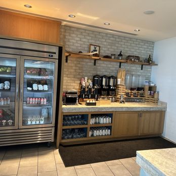 Foodcraft - Breakfast Buffet Drink Station and Yogurt Selection - Seafood Near Me - Gulf Shores, Alabama