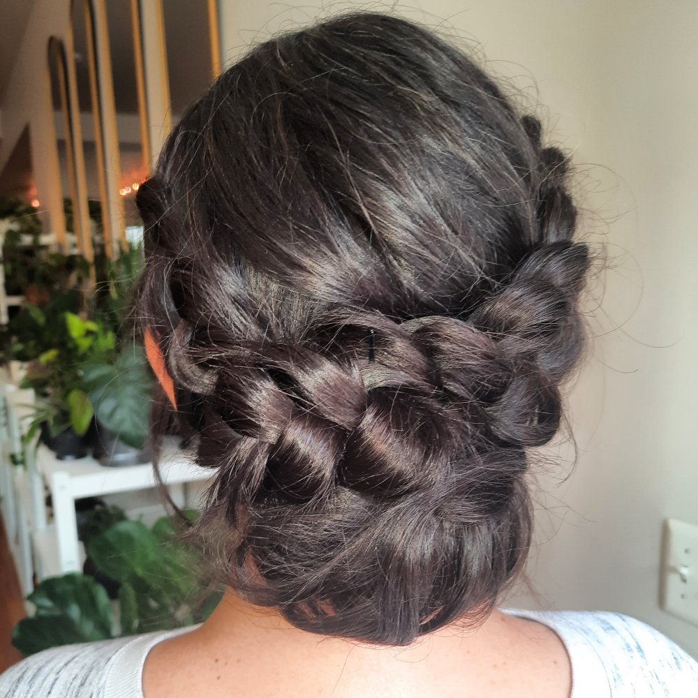 Lia Rivette Makeup And Hair Artist Logo