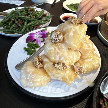 Linglong Soup Dumplings - Linglong Honey Walnut Shrimp / 玲珑核桃虾 - Dim Sum Near Me - Fountain Valley, California Linglong Soup Dumplings - Linglong Honey Walnut Shrimp / 玲珑核桃虾 - Dim Sum Near Me - Fountain Valley, California