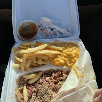 Toms Barbeque - Tom's pulled pork with Mac and Cheese and Fries - Barbeque Near Me - Memphis, Tennessee Toms Barbeque - Tom's pulled pork with Mac and Cheese and Fries - Barbeque Near Me - Memphis, Tennessee
