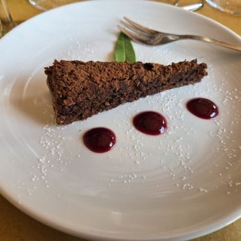 La Lastra - Flourless chocolate cake - Wine Tasting Room Near Me - Siena, SI La Lastra - Flourless chocolate cake - Wine Tasting Room Near Me - Siena, SI