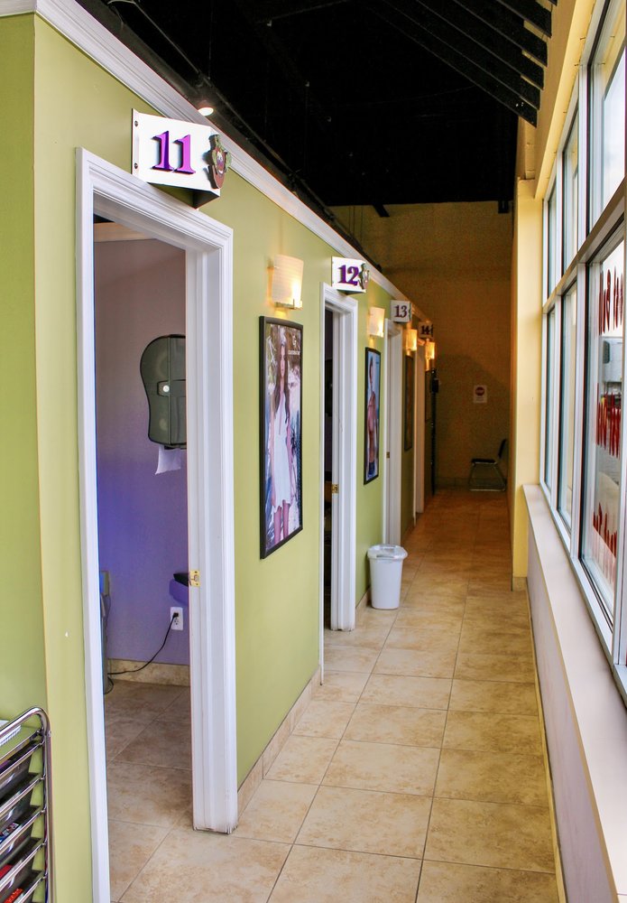 CHILI PEPPER’S TANNING Updated June 2024 14 Photos 54778