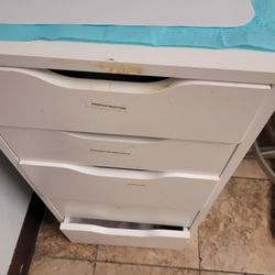 Dr Batz & Weiner Family Dentistry - Stained cabinet