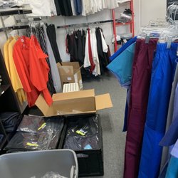 Modella Uniforms