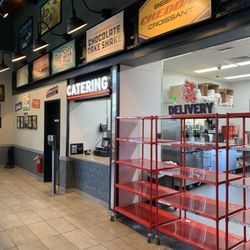Portillo's Livonia - Delivery pick-up and Catering window