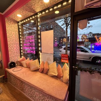 Chocolate Connects - Desserts Near Me - Brooklyn, New York