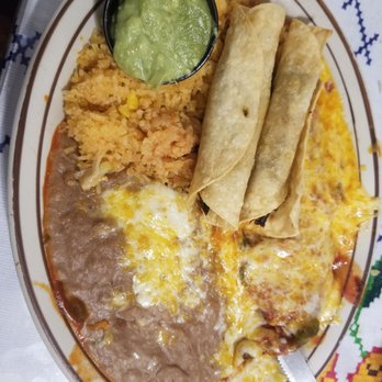 El Farolito - Great Combo: Beef Taquitos, Chile Relleno, Frijoles, Arroz , Guacamole - Mexican Near Me - Placentia, California El Farolito - Great Combo: Beef Taquitos, Chile Relleno, Frijoles, Arroz , Guacamole - Mexican Near Me - Placentia, California