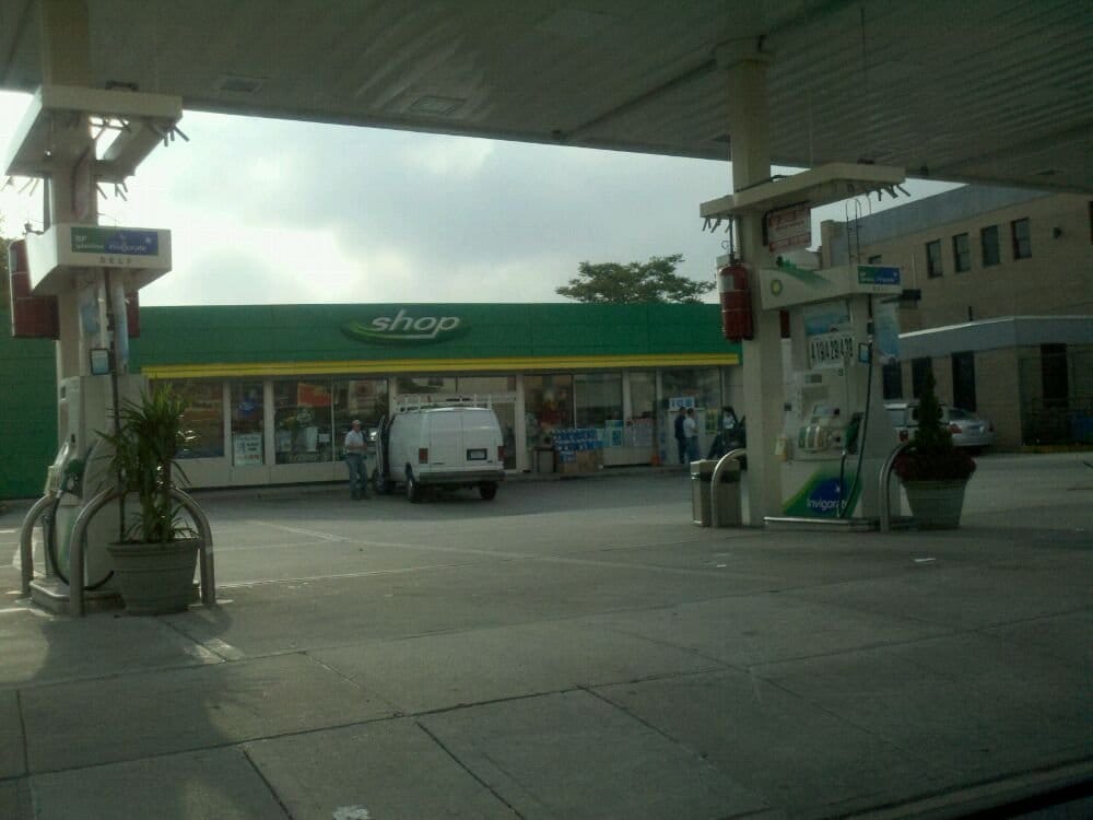 BP GAS STATION Updated August 2024 256 Mcguinness Blvd, Brooklyn