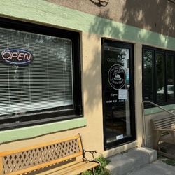 Vene’s Pancake House - Front of restaurant