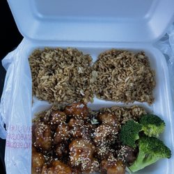 Mimis Chinese Food - Sesame chicken with fried rice