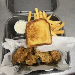 Louie's Chicken Fingers - Tallassee - 6 Piece Wing Plate Lemon Pepper