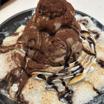 Cafe Moment - Tiramisu Bingsoo - Desserts Near Me - Chantilly, Virginia
