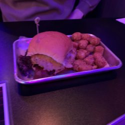 Bit Burger Knox - With tots.