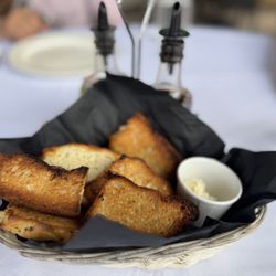 Mimi' & Coco' Bistro - Garlic Bread