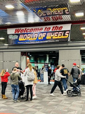 Donald E. Stephens Convention Center by null