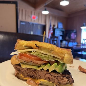 Rainbow Oaks Restaurant - Texas burger - American Near Me - Fallbrook, California