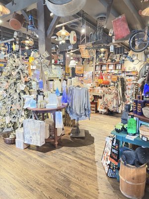 Cracker Barrel Old Country Store by null
