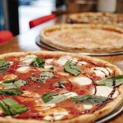 Papa’s Pizza Downtown - Celebrity Style Queen Margherita