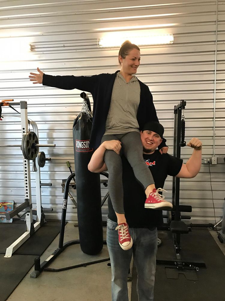 Sandbothe Strong Logo