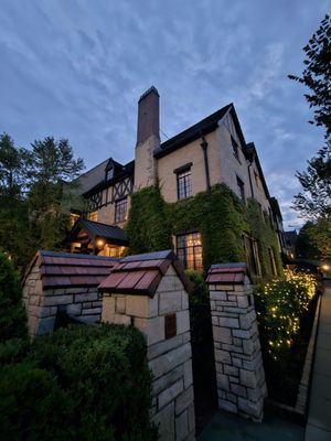 Deer Path Inn by null