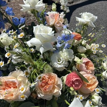 Donner Flower Shop - Florists Near Me - Bend, Oregon Donner Flower Shop - Florists Near Me - Bend, Oregon