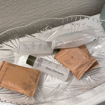 Sage N Sand Motel - Missing soap and half full shampoo conditioner bottles - Hotels Near Me - Moses Lake, Washington Sage N Sand Motel - Missing soap and half full shampoo conditioner bottles - Hotels Near Me - Moses Lake, Washington