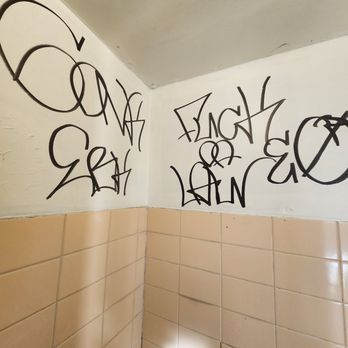 Ottumwa Launderette - This place has a lot of gang members hanging out smoking in the bathroom. Drinking in the laundry mat - Laundromat Near Me - Ottumwa, Iowa Ottumwa Launderette - This place has a lot of gang members hanging out smoking in the bathroom. Drinking in the laundry mat - Laundromat Near Me - Ottumwa, Iowa