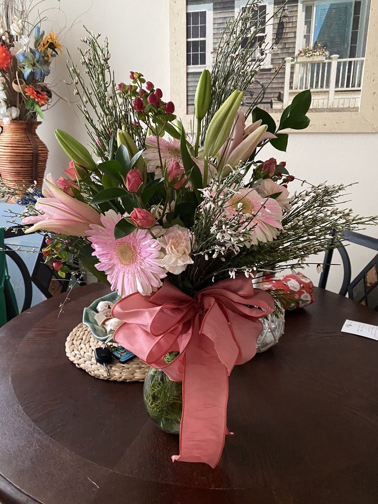 SHEILA’S FLOWERS AND GIFTS Updated October 2024 802 E Main St