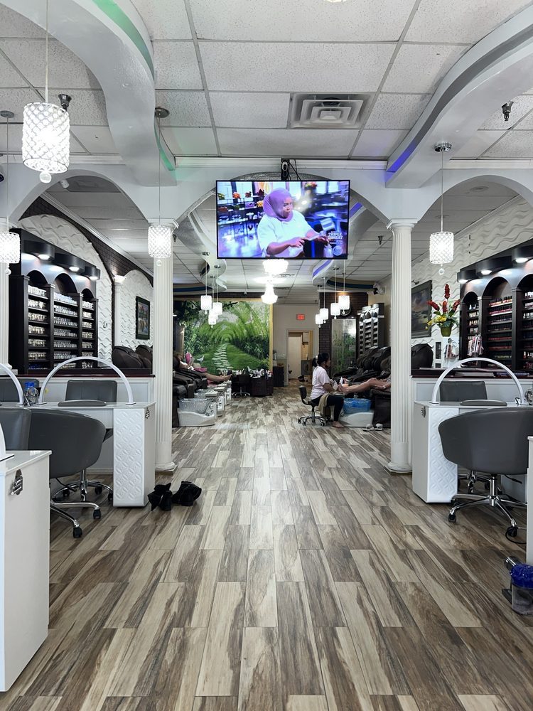 VIP Nails Image