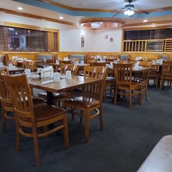 Pontiac Family Kitchen - Ample dining room.