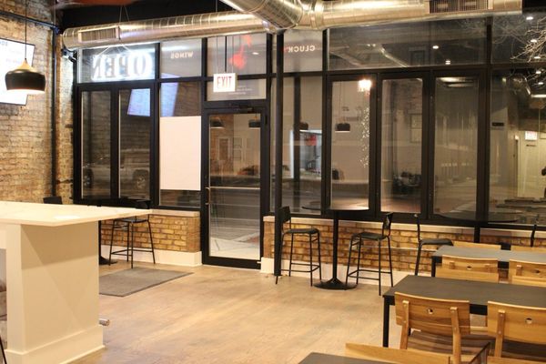 Cluck'N Wings by null