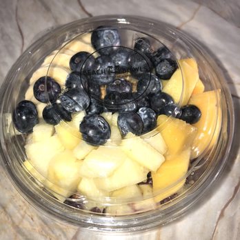 Hamptons Beach Bowls - blueberries and pineapples in a bowl - Acai Bowls Near Me - Bridgehampton, New York Hamptons Beach Bowls - blueberries and pineapples in a bowl - Acai Bowls Near Me - Bridgehampton, New York