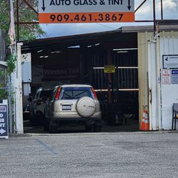 Low Price Auto Glass & Tint - Called in for service they took me right in, was done within an hour