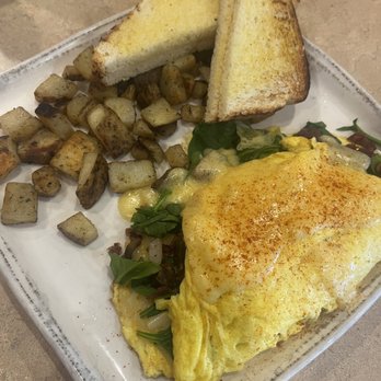 Chicken Run - Spinach Bacon Mushroom Omelette - Breakfast & Brunch Near Me - Lubbock, Texas