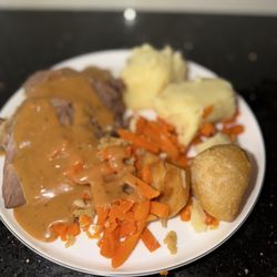 Ratoath Inn - Mouth watering Roast Beef, Stuffing, Mash, Carrots, pepper sauce