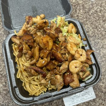 Sarku Japan - Combo 4 with Shrimp and Soba noodles - Japanese Near Me - Tigard, Oregon