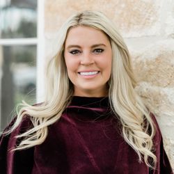 Kendall Bell- Absolute Charm Real Estate Group - Savannah Stahl, Realtor