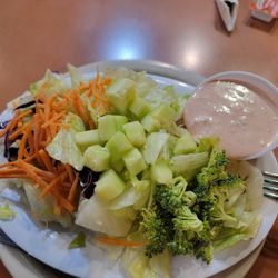 Sylvia's Country Kitchen - My green salad without the tomatoes