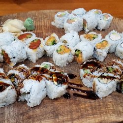 Izakaya Sanpei - Front left to right 2 Eel rolls, spicy Tuna, spicy Salmon, creamy California, Philadelphia roll