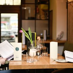 fabis Hütte - Reserviere deinen Tisch in unserem Restaurant und probiere unsere hausgemachten Spezialtäten aus fabis kitchen. Mit passendem Wein dazu.