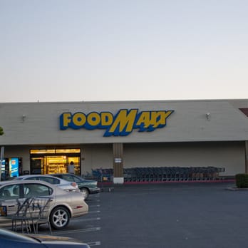 Foodmaxx - a car parked in front of the store - Grocery Near Me - Red Bluff, California