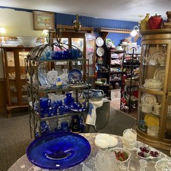 6th Street Antique Mall - Many items