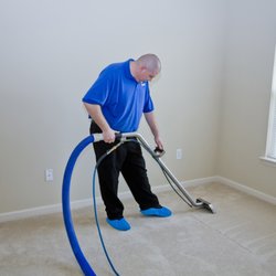 Carpet Cleaning Deluxe - carpet cleaning tech in Fort Lauderdale FL home