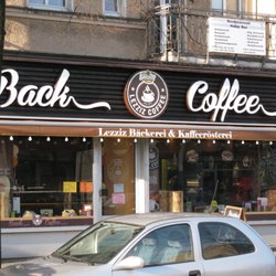 Lezziz - Die Bäckerei auf der rechten Seite dort.